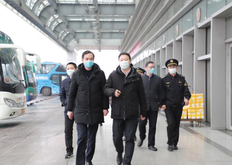 局領(lǐng)導(dǎo)至常州汽車站開(kāi)展節(jié)前一線服務(wù)窗口走訪和安全、防疫督查